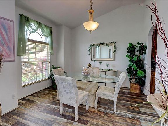 4th image of 2609 SW 25th St