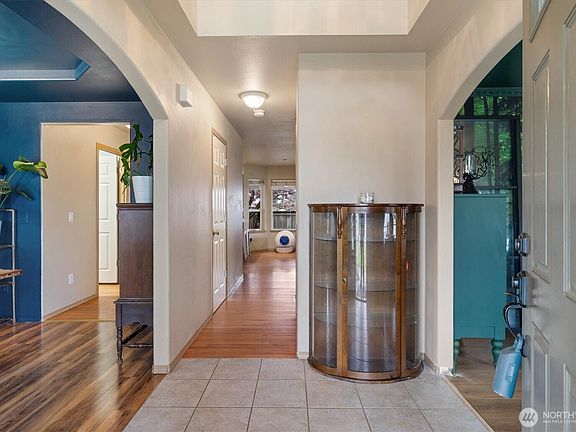 3rd image of 263 Hamilton Court