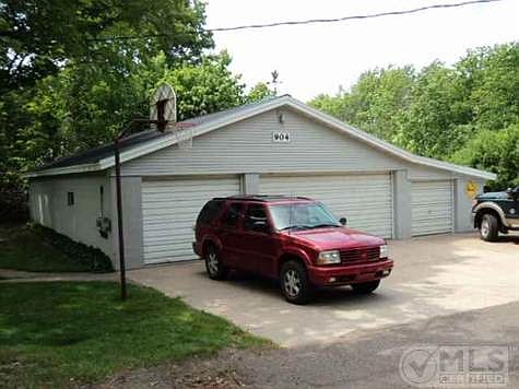 2nd image of 904 Portage St