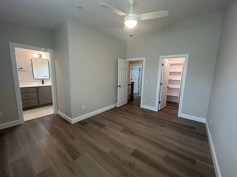536 E Mulberry St — Photo 73