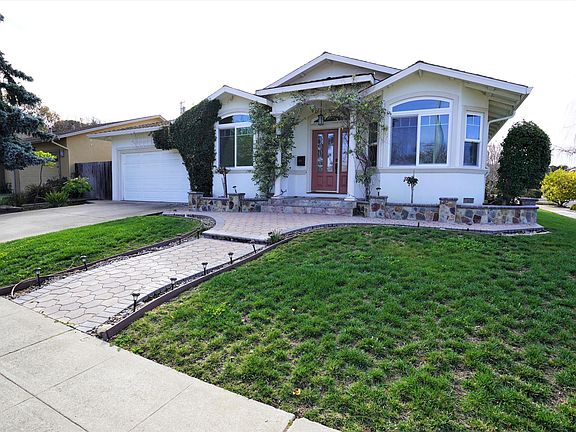 2nd image of 1107 Derbyshire Dr