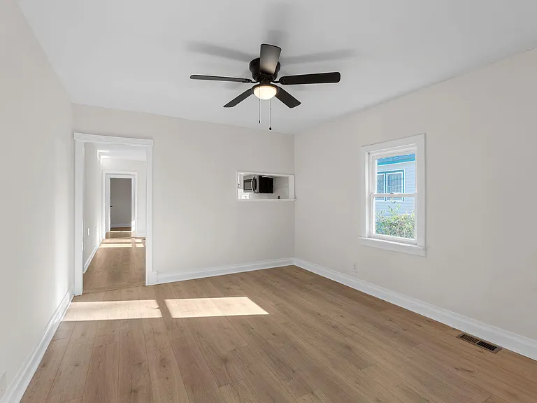 2833 Hazel St — Photo 4