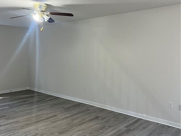3rd image of 2123 Cloverdale Ave