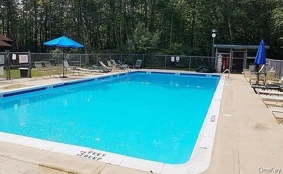 2nd image of 522 Fox Run Ln #522