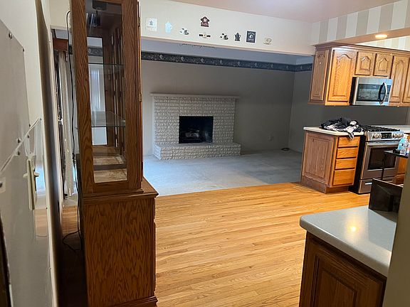 3rd image of 24235 Cambridge St