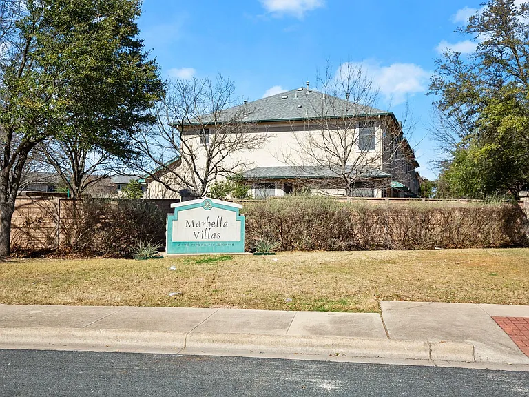 2100 Pipers Field Dr #33 — Photo 23