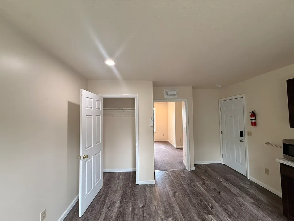 1 bed, $890 — Photo 3
