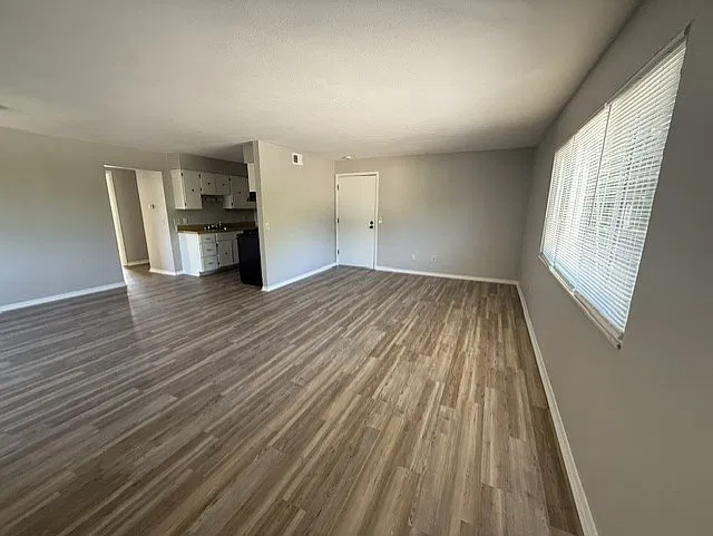 2 bed, 800 sqft, $1,050 — Photo 3