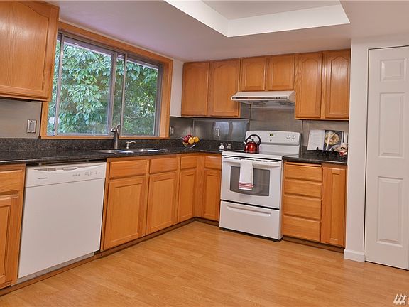 3rd image of 9815 159th Pl NE