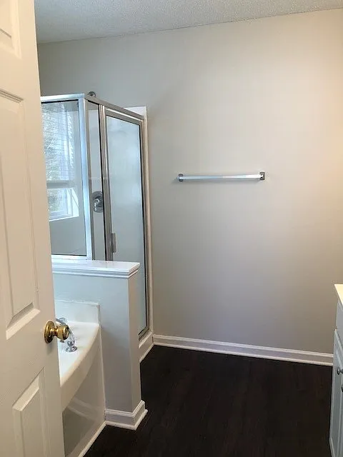 4 bed, 2003 sqft, $2,200 — Photo 2
