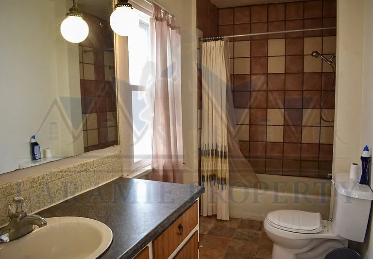 208 E Sheridan St — Photo 4