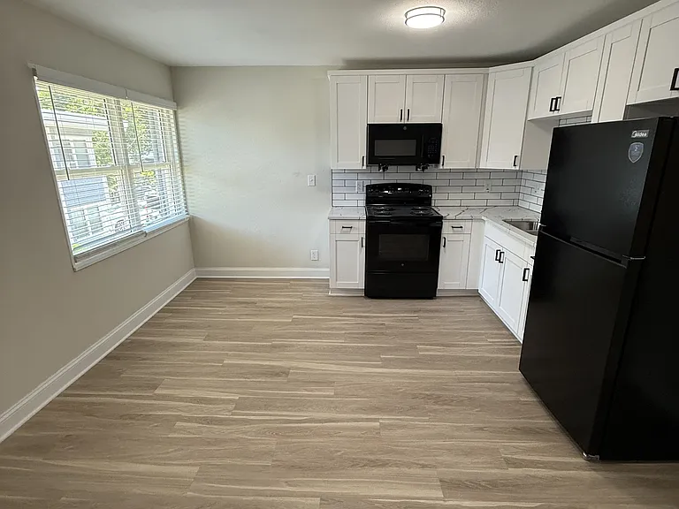 201 E Ocean View Aveunit #4 — Photo 4
