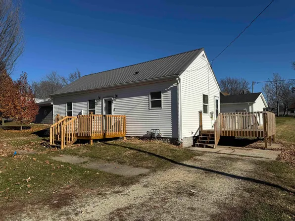 109 S Hilton St, Clarksville, IA 50619