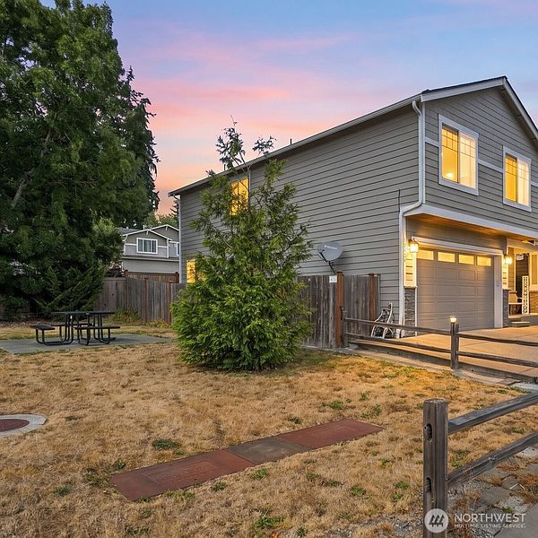 3rd image of 12426 29th Avenue W