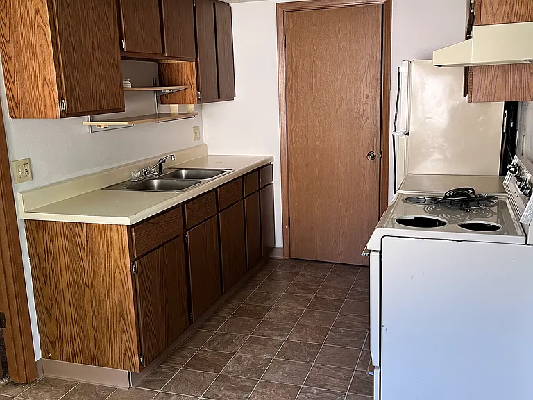 404 N Hesperia St #C — Photo 3
