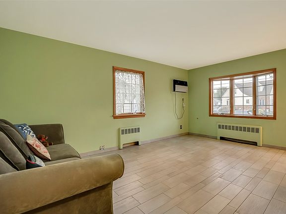 3rd image of 552 6th Ave