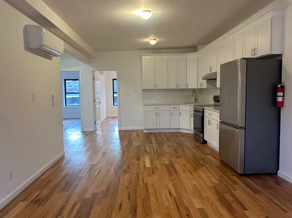 1256 Bay St, Staten Island, NY 10305