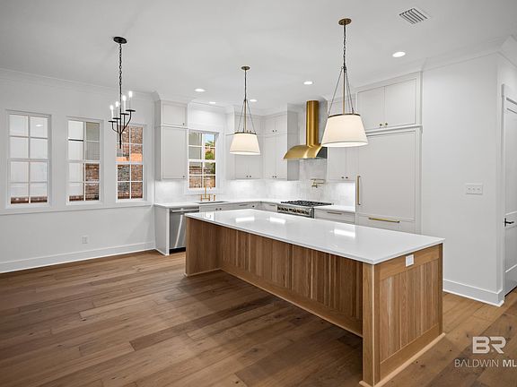 5th image of 860 Geranium Dr