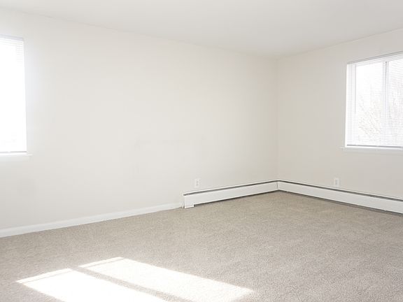 2nd image of 18 N Oak Ave #468b32238
