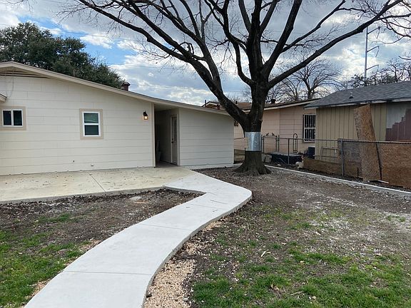 4th image of 319 Dresden Dr