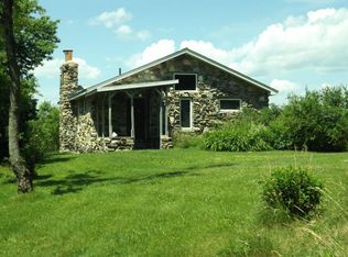 251 Twin Bridges Rd, Craftsbury, VT 05826