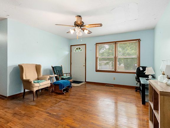 3rd image of 422 N White Oak Street