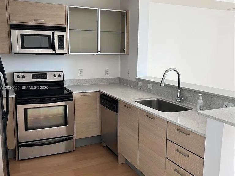 350 NE 24th St #407 — Photo 2