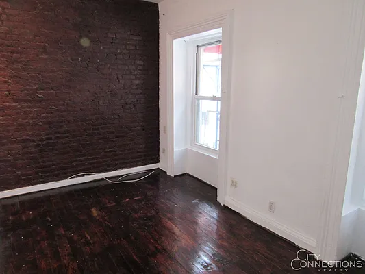 Rented by City Connections Realty | media 4