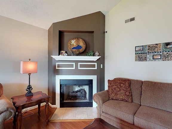 3rd image of 135 Allison Cir