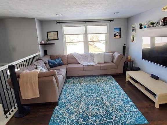 2nd image of 5635 Stanford Ave