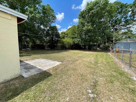 2nd image of 118 Country Club Dr