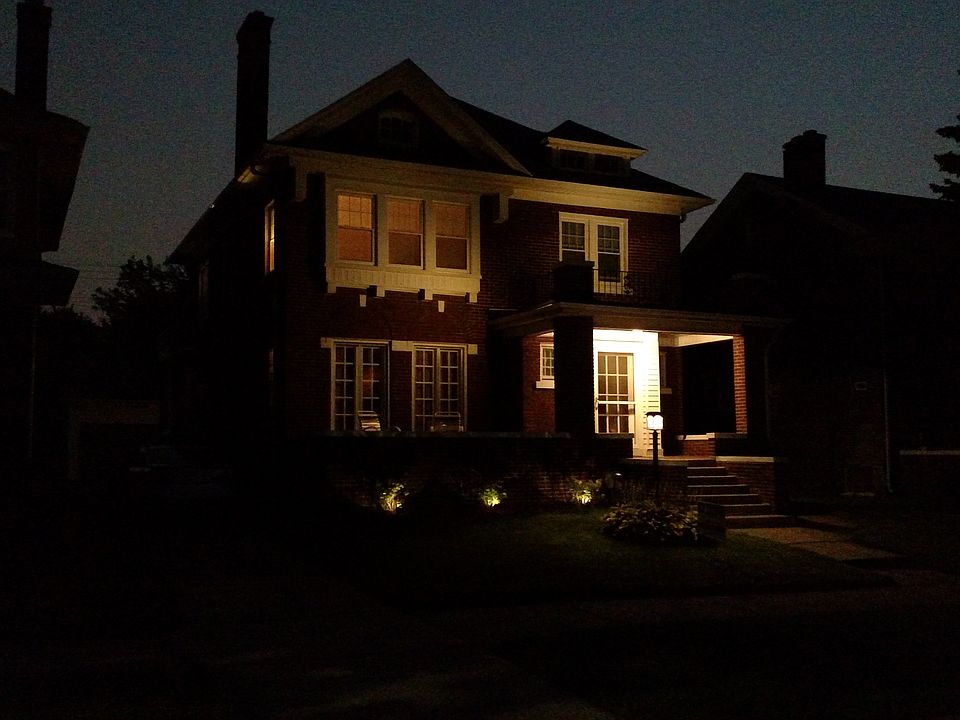 2nd image of 3855 Iroquois St