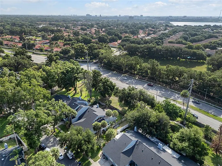 8313 Citrus Chase Dr — Photo 37