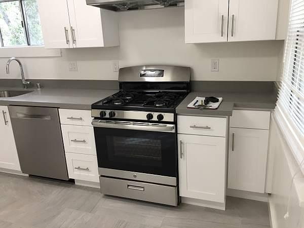 2nd image of 1040A California St