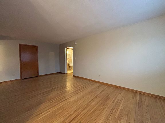 4th image of 984 Van Buren Ave APT 7
