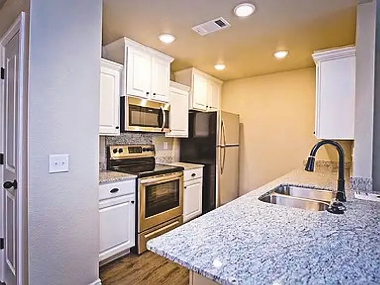 1700 S Dixieland Rd #115 — Photo 4