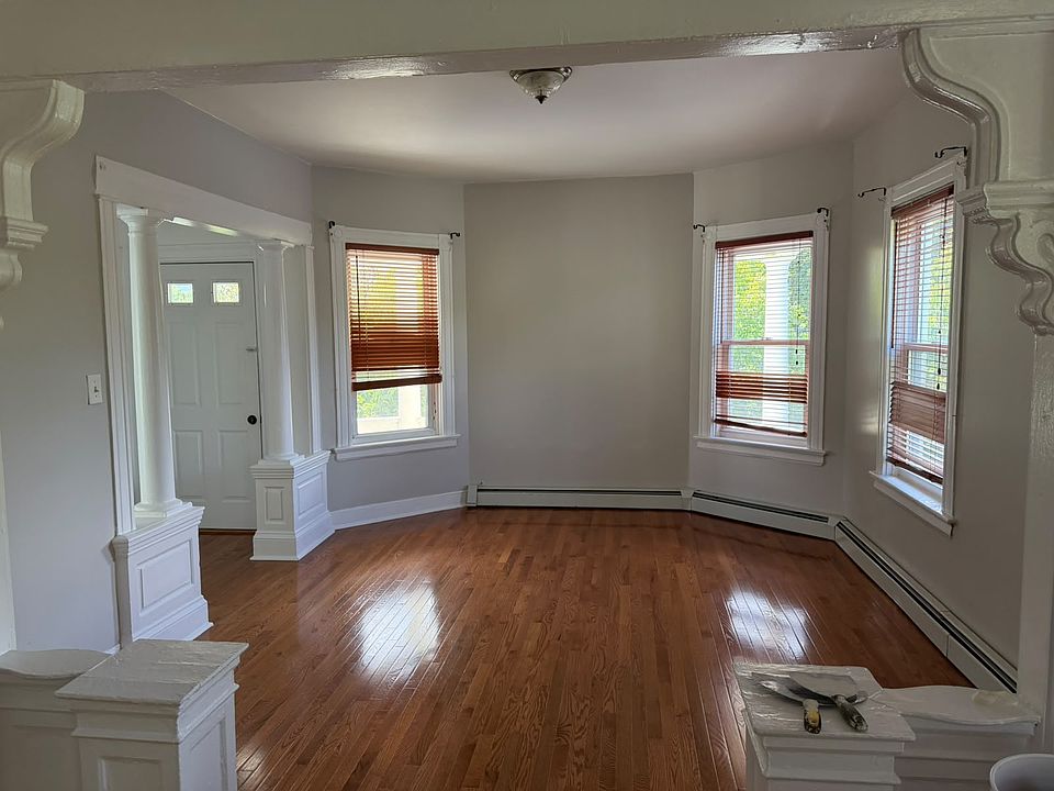 1st image of 74 Sycamore St APT 3
