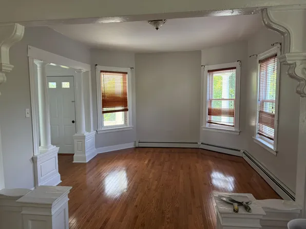 74 Sycamore St APT 3, Providence, RI 02909