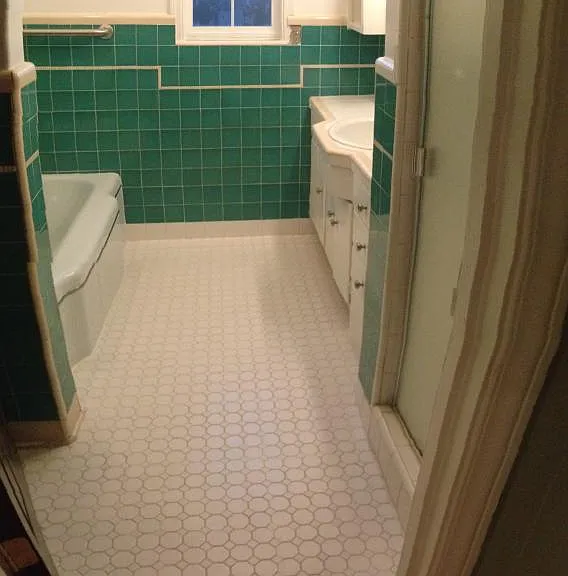 Another pic of the bathroom