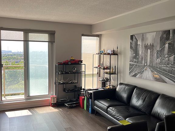 3rd image of 399 S Park Rd #901