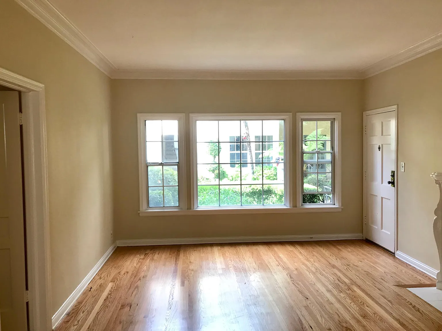 2 bed, 900 sqft, $2,585 — Photo 3