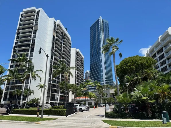 1450 Brickell Bay Dr, Miami, FL