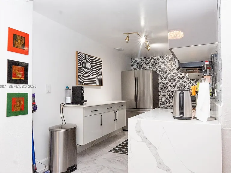 7501 E Treasure Dr #5M — Photo 9