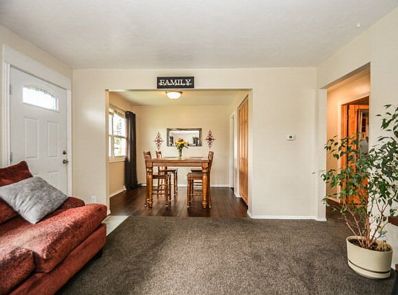 3rd image of 595 Lincoln Dr