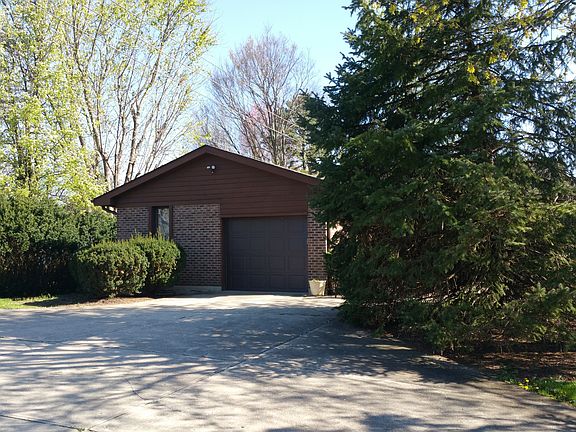 3rd image of 10202 Hightower Ct