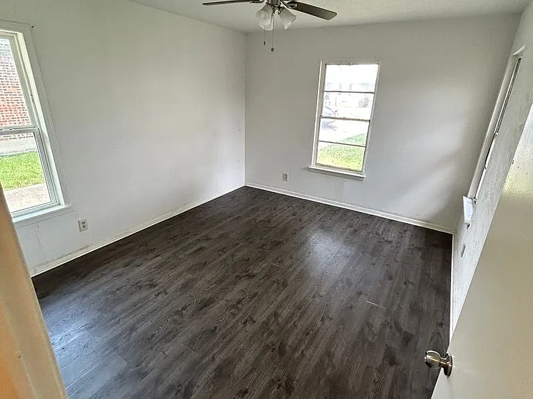 2311 Meadow Ln — Photo 2