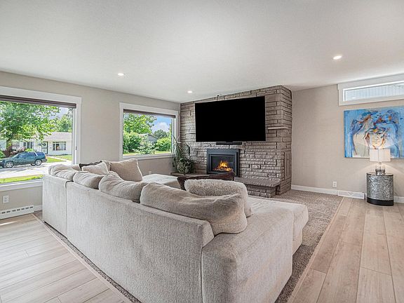 3rd image of 628 S Jasmine Way