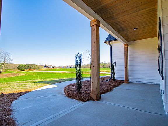 4th image of 113 Red Oak Ln