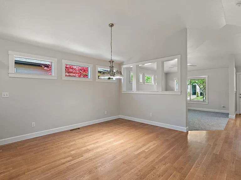 409 W Peck St — Photo 12