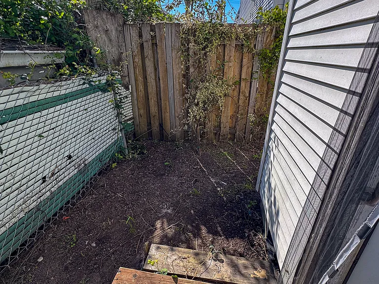 8244 SE Washington St — Photo 34